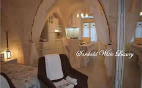 Sardedd White Luxury